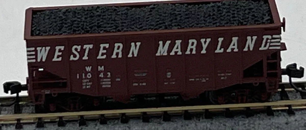Atlas 41285 WESTERN MARYLAND 55 Ton Fishbelly Hopper TRAINMAN Oxide Red/White N Scale Like New